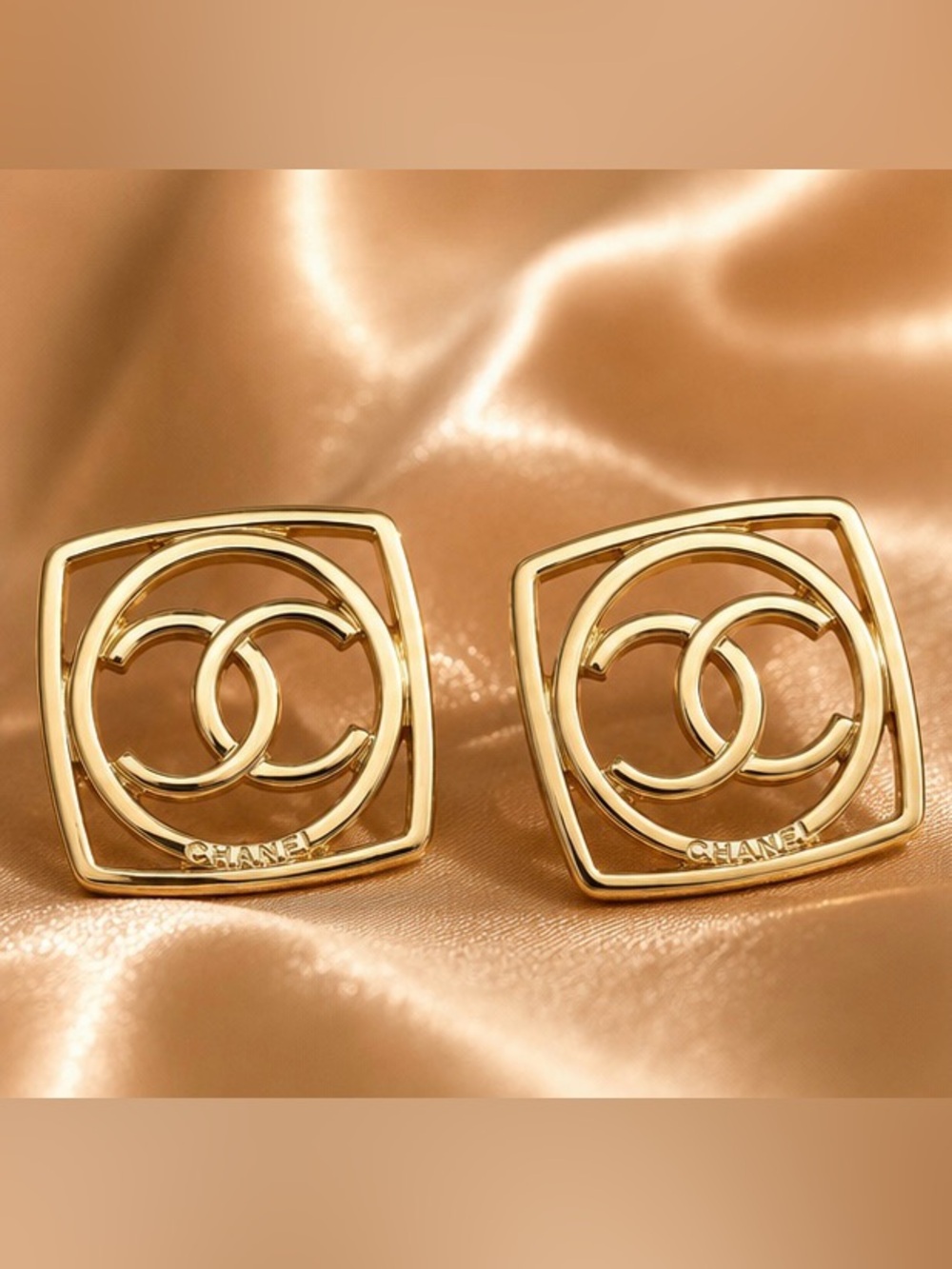 Gold Tone Square Frame Interlocking Circle Statement Stud Earrings